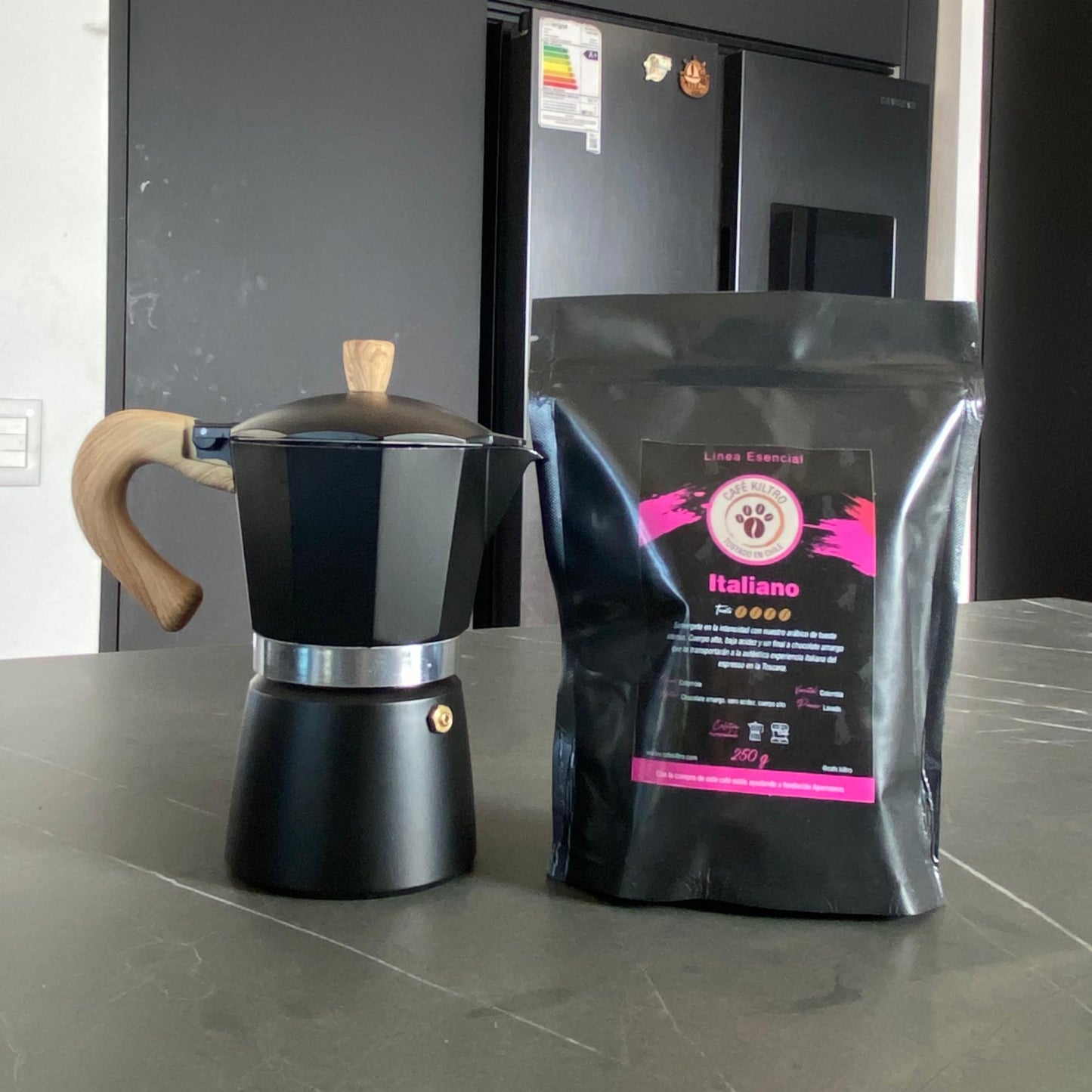 Cafetera Moka + Café de 250 gramos
